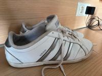Adidas Sneaker Schuhe Gr. 40 US 9 Sport Niedersachsen - Wrestedt Vorschau