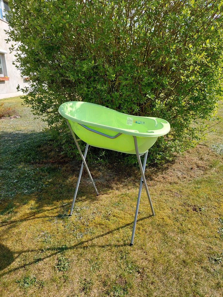 Baby-Badewanne mit Ständer grün in Ueckermuende