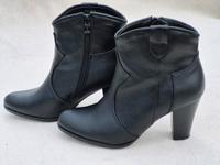 Westernstiefeletten Damenstiefeletten schwarz Gr. 39 neuwertig Niedersachsen - Burweg Vorschau