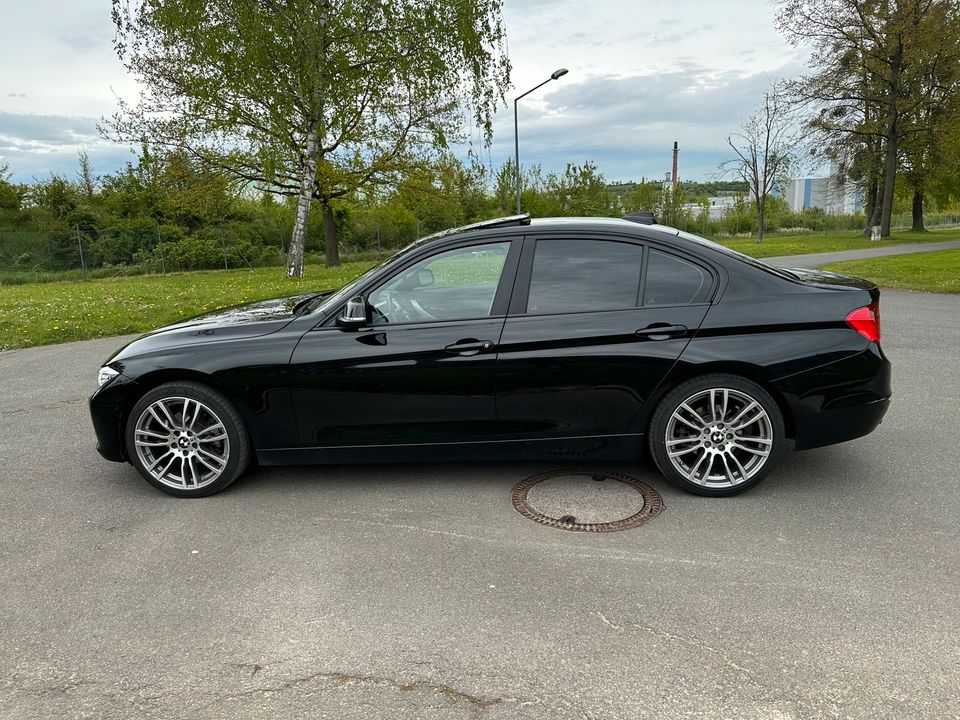 BMW 320d Lim. Automatik/Navi Prof./Schiebdach/Head-Up/Bi-Xenon in Duderstadt