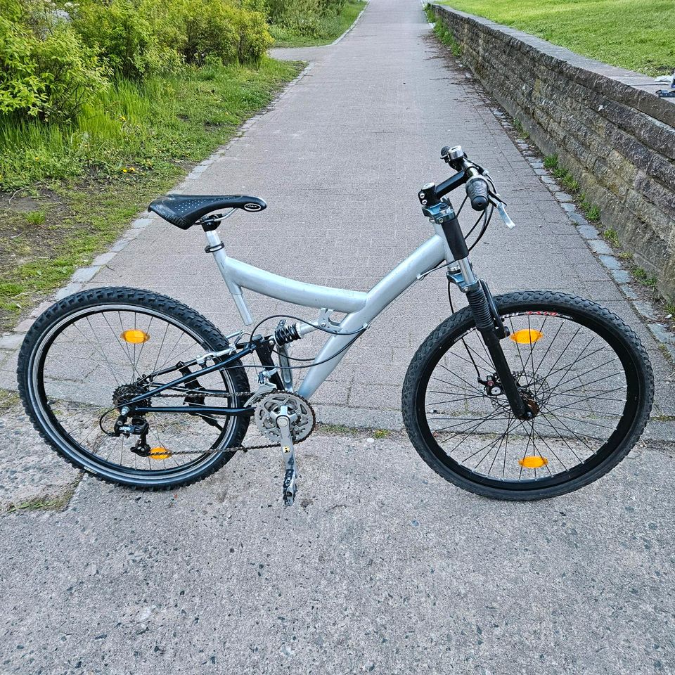 Herren Fahrrad MTB, 26", 21 Gänge,RH 50 cm, Doppelbrück., intakt in Schwerin