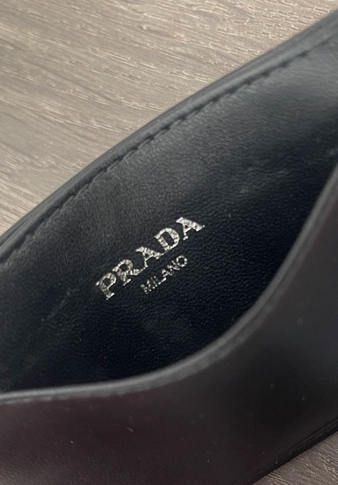 PRADA Milano Leder Kartenetui Schwarz mit Silber Logo NEU in Pirmasens