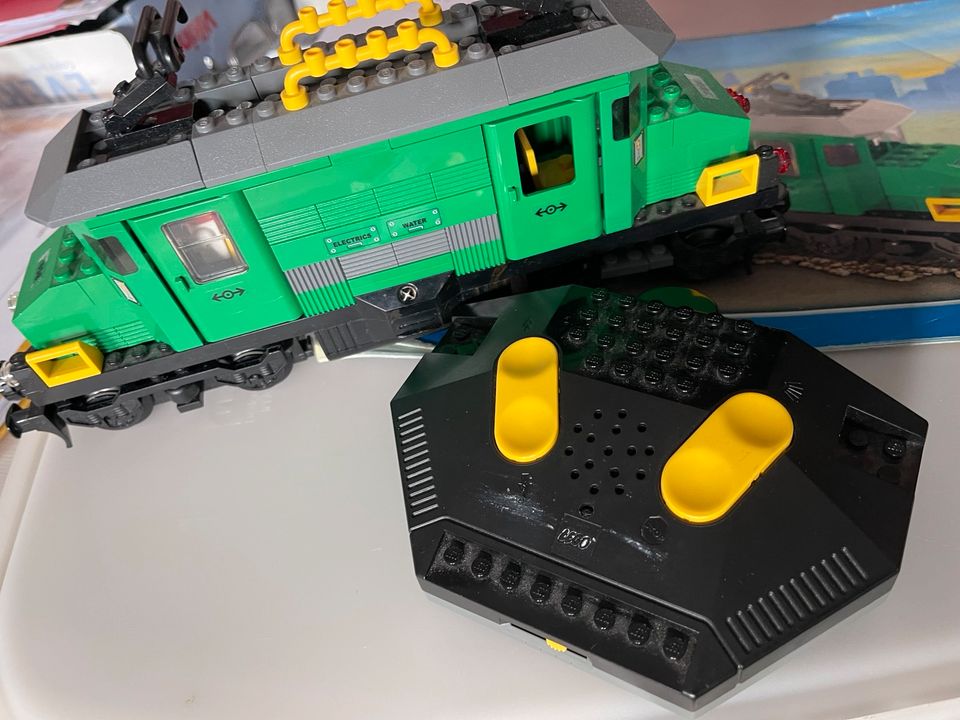 Lego elektrische Eisenbahn Konvolut Schienen und Fernbedienung in Bernau
