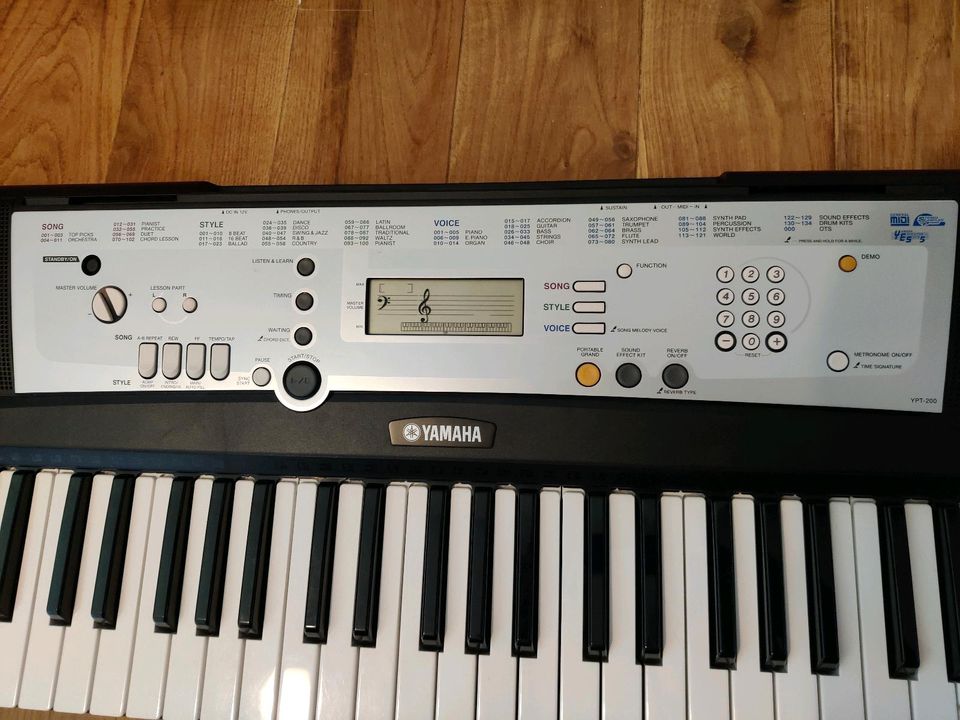 Keyboard Yamaha YPT 200 in Freiburg im Breisgau