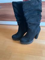 Stiefel 12 cm mit Plateau schwarz Bayern - Königsbrunn Vorschau