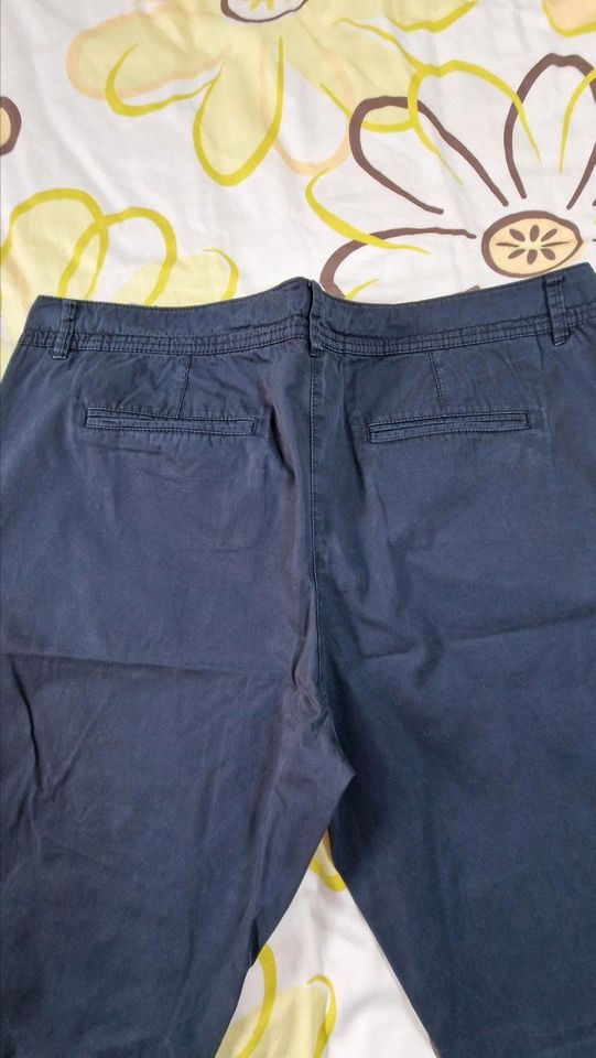 Chino Hose in Dunkelblau in Düren