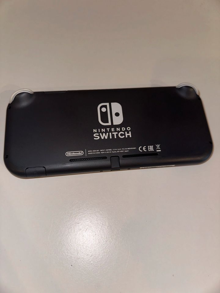 Nintendo Switch Lite Schwarz mit 4 Spielen und Ladegerät in Neuwied