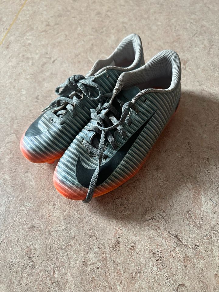 Fußballschuhe - NIKE MERCURIAL größe 36 in Eisenach