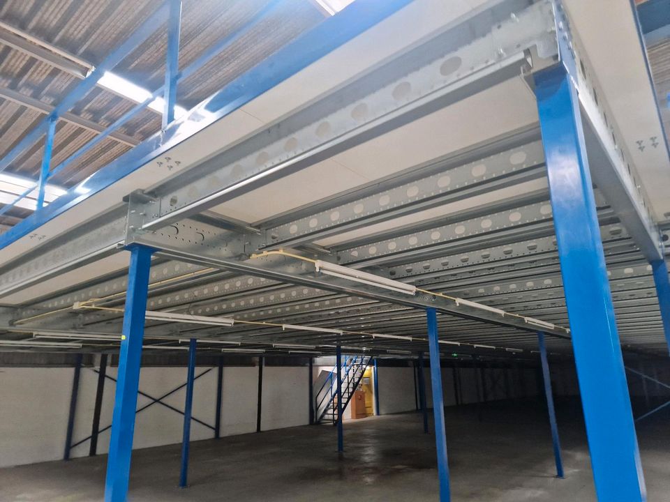 660m2 Lagerbühne mit 2 Treppen, Handläufen, Holzbodenplatten in Hamburg