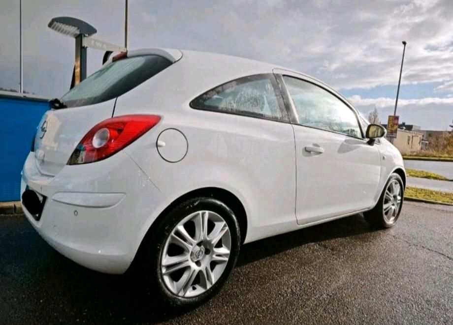 Opel Corsa D Jubiläums Paket 1,4 l in Herrenberg