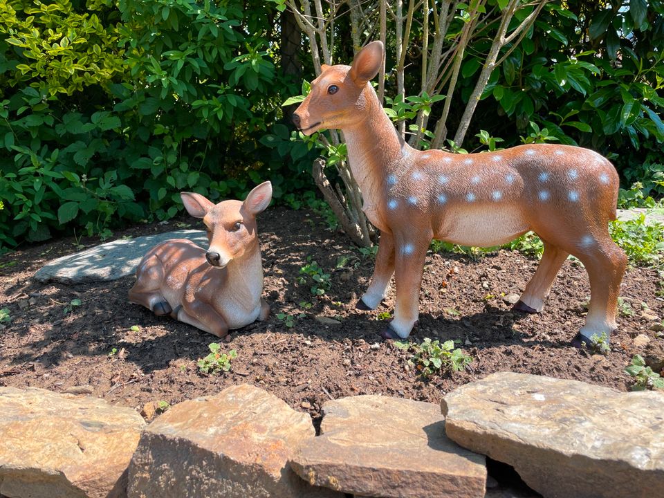 Reh Bambi stehend Deko Figur Garten Wildtier in Waldbreitbach