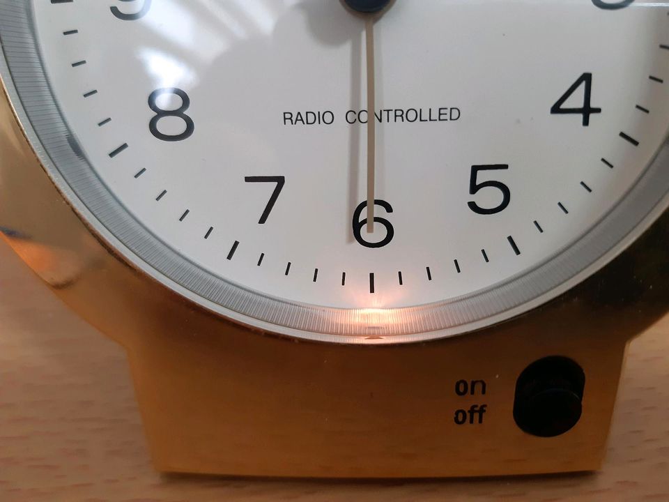 Tischuhr, Durchmesser 11 cm. Radio Controlled in Oberkochen