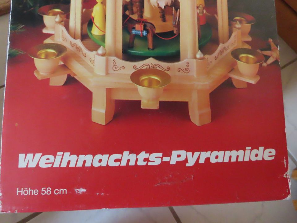 helle Weihnachts-Pyramide 4-Stöckig ca 58 cm hoch/Brauns-Heitmann in Fürthen