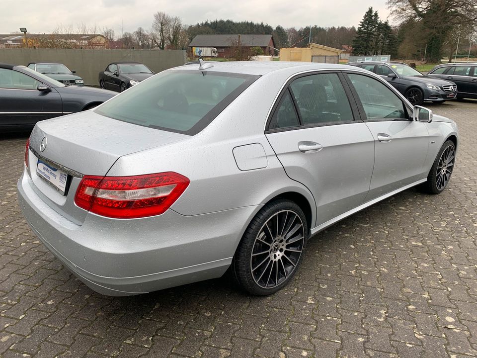 Mercedes-Benz E 220 CDI BlueEFFICIENCY /neue 19 Zoll/Garantie* in Bockhorn