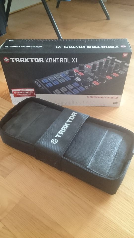 Native Instruments Traktor Kontrol X1 MK1 + Case in Oberhaching