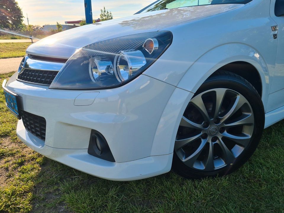 Opel Astra H GTC Black & White*Klima*ALU*Tempomat* in Kyritz