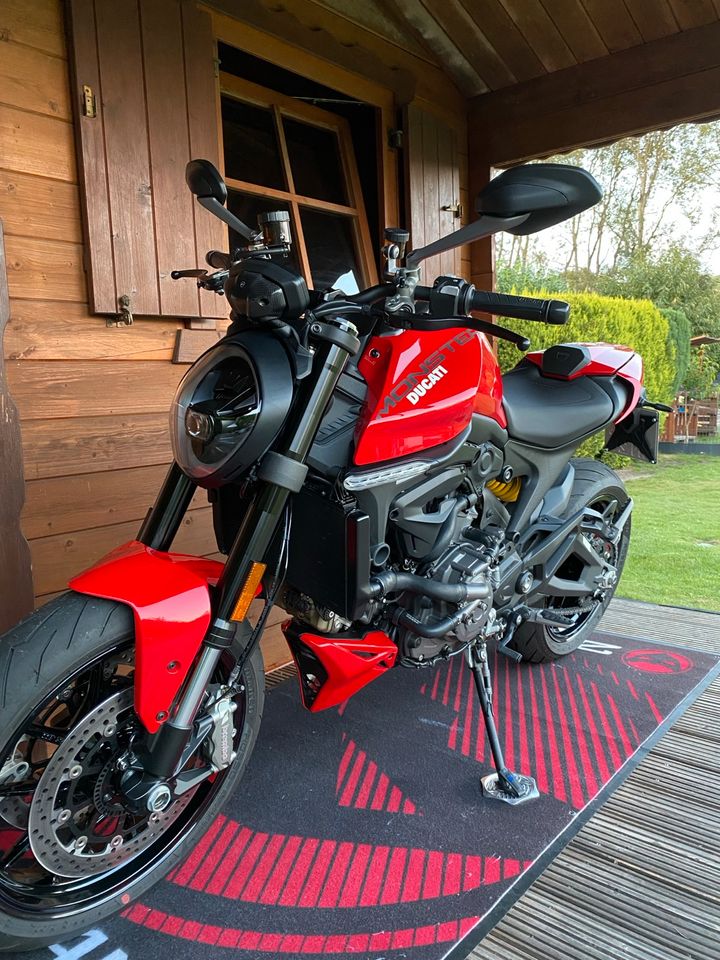 Ducati Monster Plus in Ganderkesee