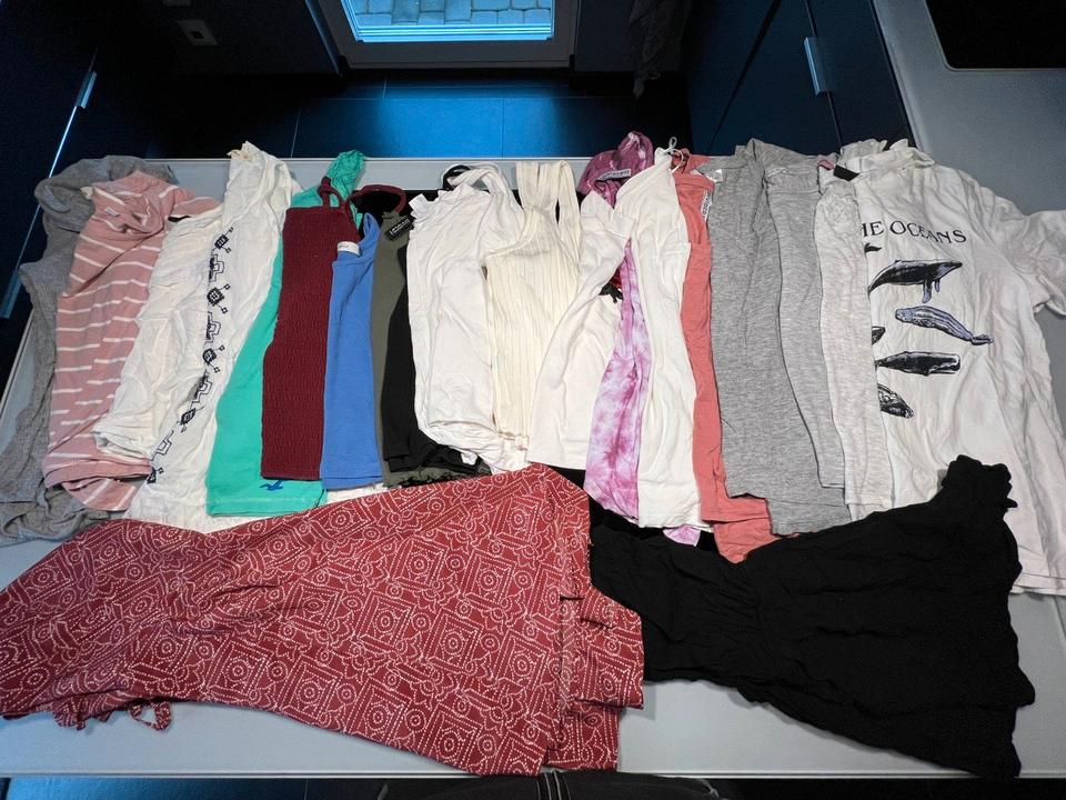 Sommer Bekleidungspaket, 22 -tlg, Gr. S, top Marken, Shirts, Tops in Witzhave