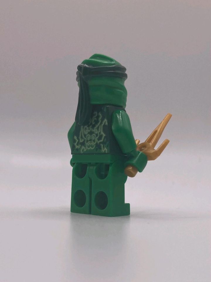 Lego Ninjago Figur + Zubehör in Löhne