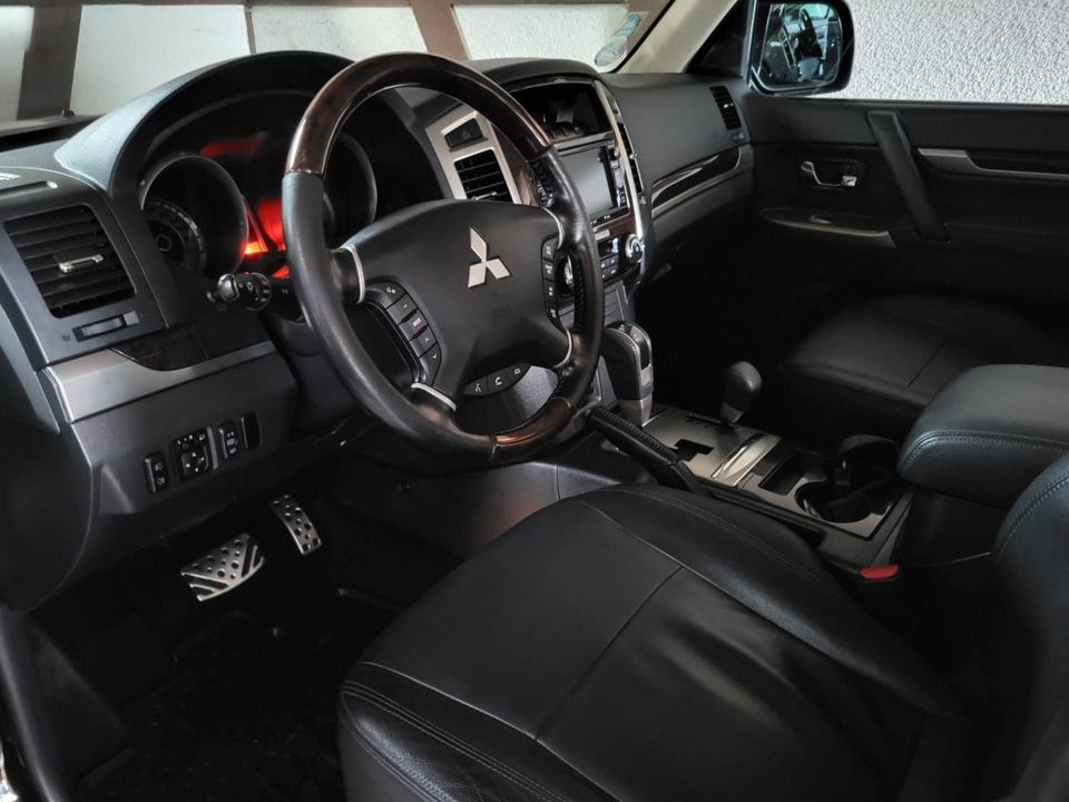 Mitsubishi Pajero 3,2 DI-D 4WD Top Automatik Top in Burg Stargard
