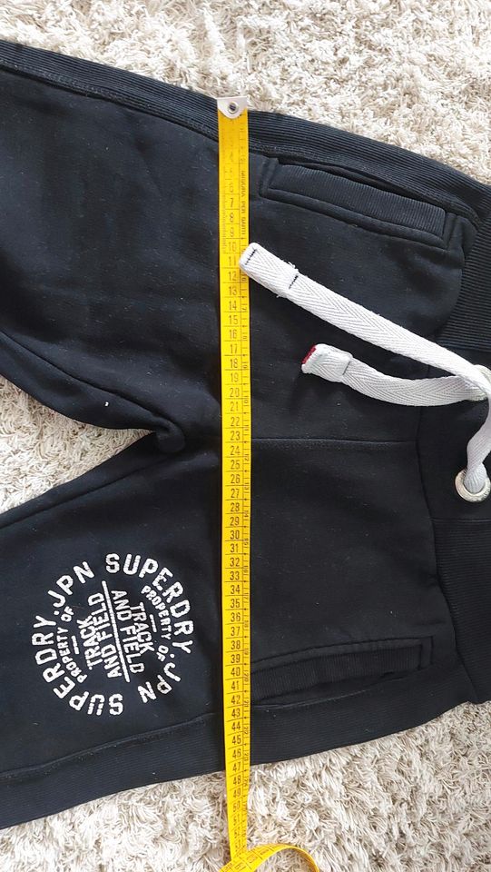 Superdry Hoodie & Hose in Wehrheim