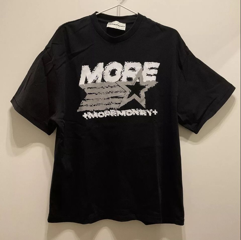 MoreMoneyMoreLove T-shirt (Size M) in Berlin