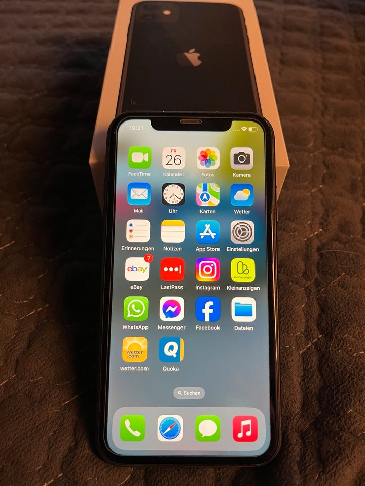 iPhone 11 mit 128 Gb,Top Zustand mit 4 Hüllen und ovp und Zubehör in Moosburg a.d. Isar