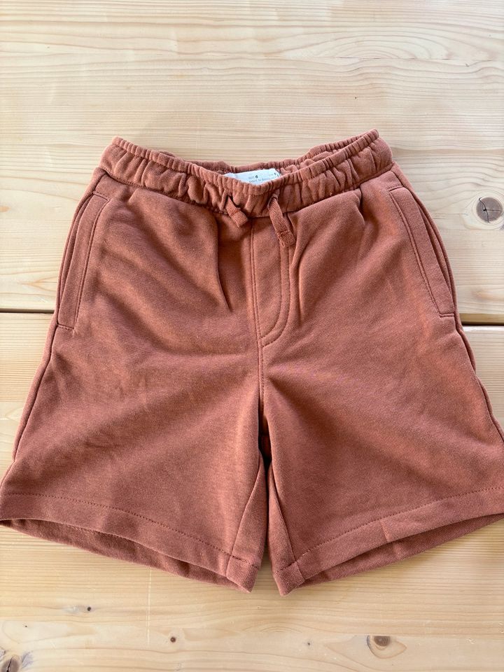 Zara Shorts 116 jungen in Zetel