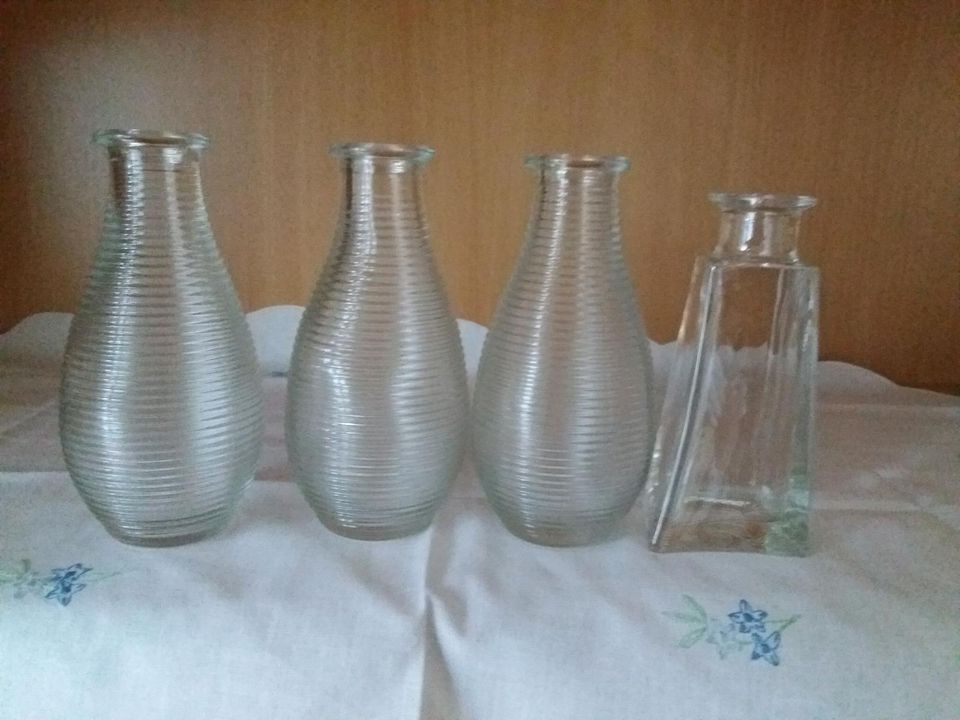 Vier kleine Ikea Vasen, Glas transparent gemustert in Herzberg am Harz