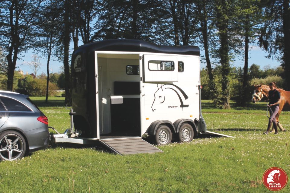 Pferdeanhänger Cheval Liberte Touring One Alu mit Frontausstieg in Fuchstal