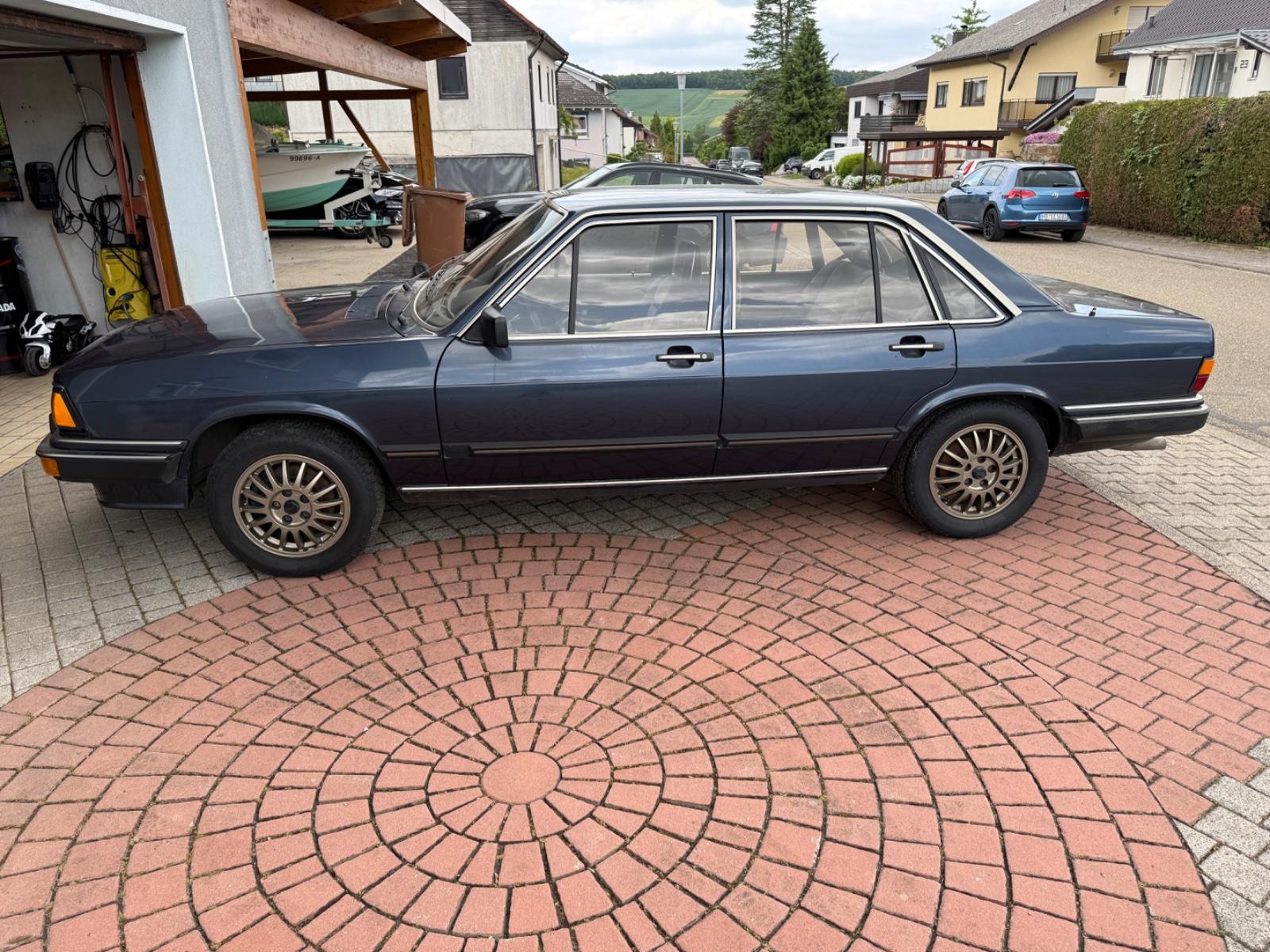Abbildung des Autos Audi 200 5E Oldtimer, ro…