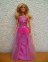 Barbie, Schöne Kleider und Zubehör Baden-Württemberg - Sachsenheim Vorschau