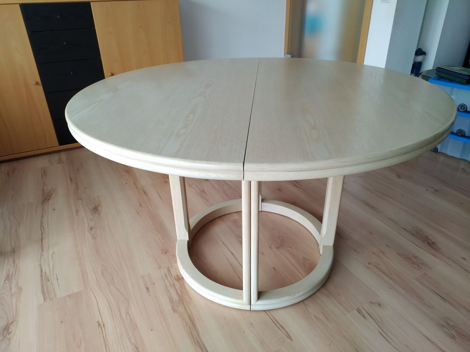 Tisch rund 122cm, um 2 x 50cm ausziehbar in Leingarten