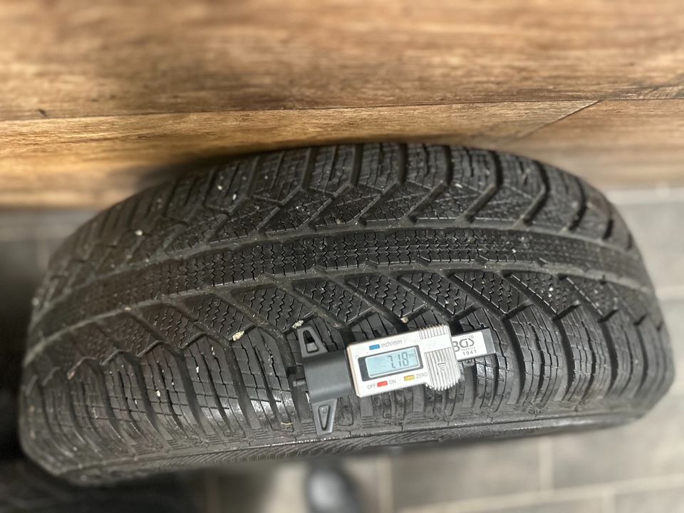 Winterreifen Winterräder Alufelgen Jeep Renegade 215 65 R16 in Halle