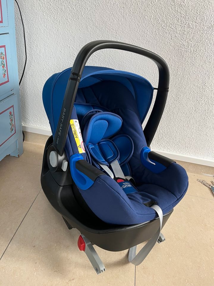 Babyschale mit Station Britax Römer in Lorch