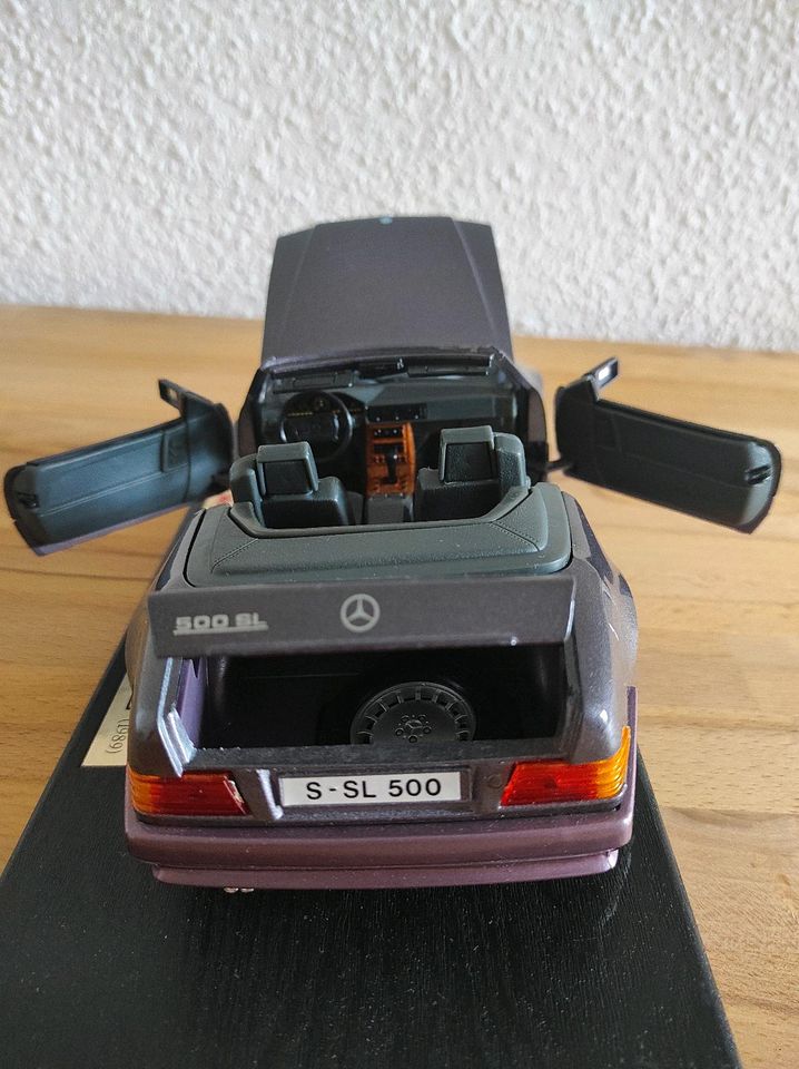Mercedes-Benz 500SL (1989) - 1:18 - Grau/Lila in Berlin