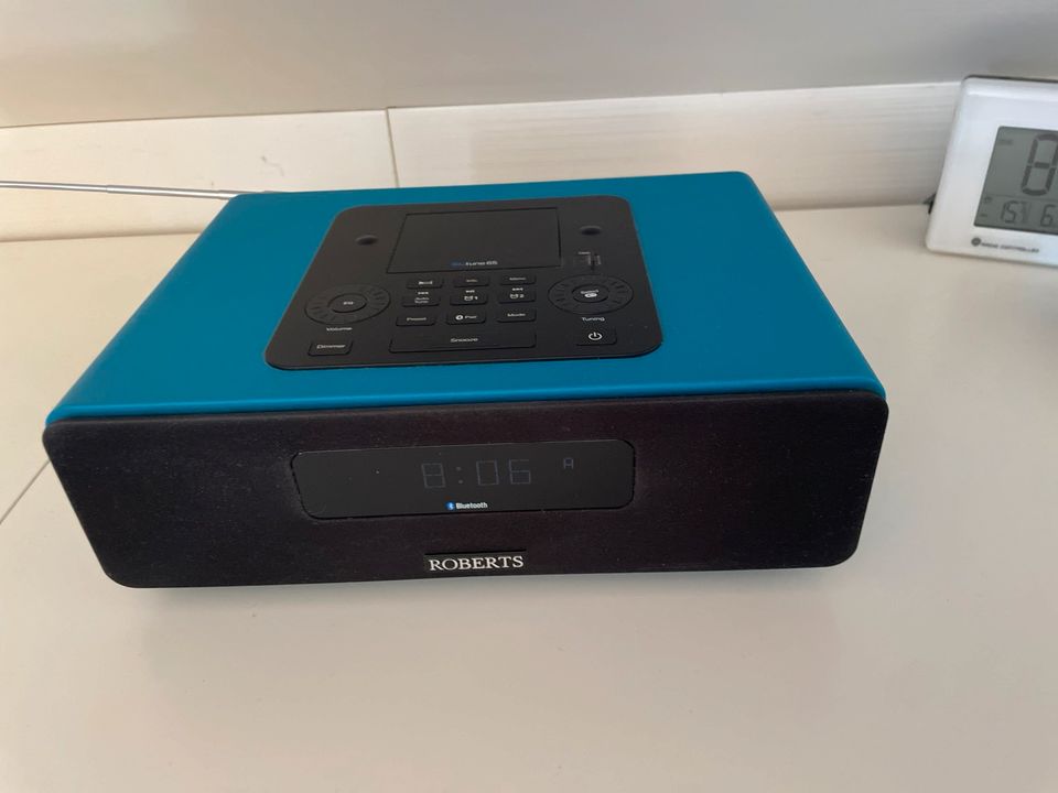 Radiowecker DAB+  Roberts Bluetune 65 dock with Iphone in Rottenburg a.d.Laaber