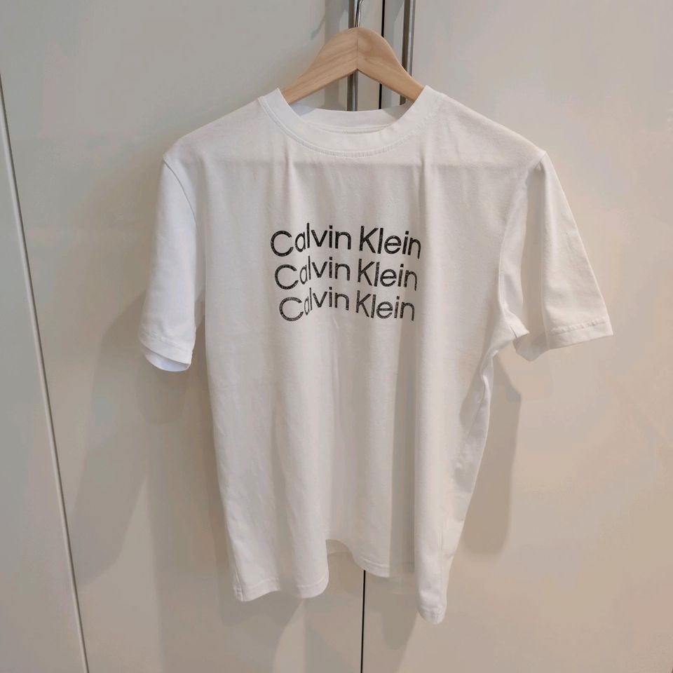 Calvin Klein T-Shirt Größe S weiß in Saarwellingen