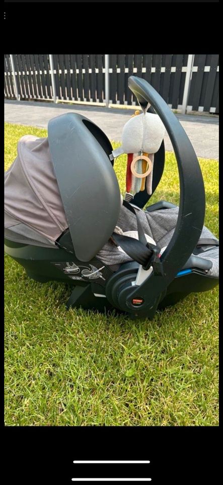 Stokke kinderwagen hell grau in Duisburg