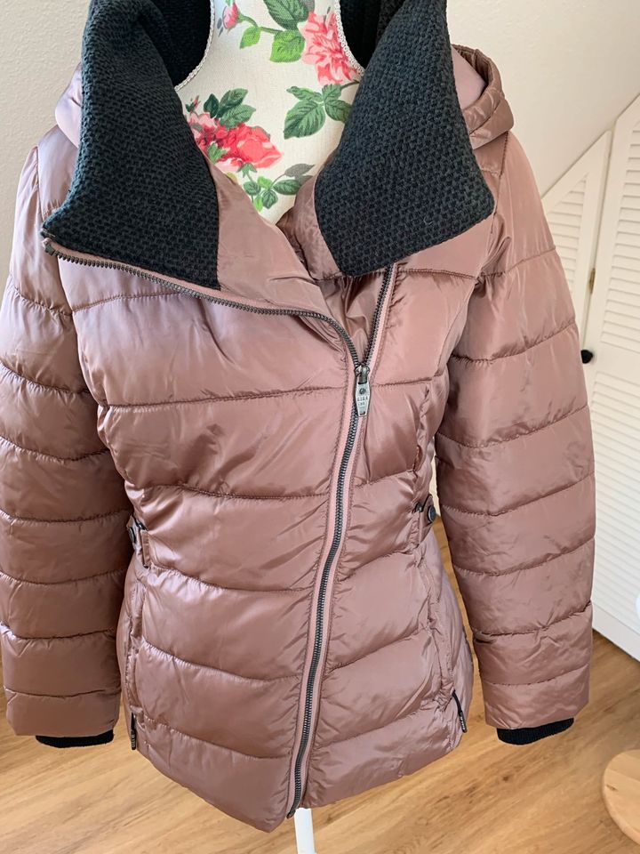 ❤️Hübsche Winterjacke Gr. 36 , Rose, Maße in der Anzeige in Harsefeld