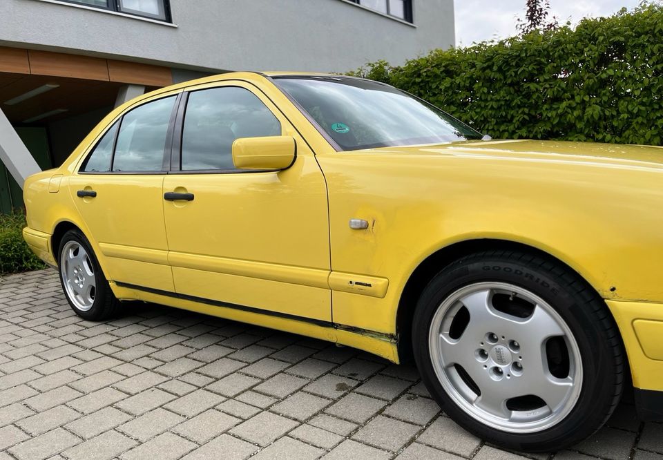 Mercedes E 200 Unikat ab Werk Sonderlackierung in Augsburg