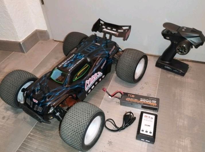 DF Models RC Truggy XL Fighter 1:10 1:8 4WD Brushless 2s 3s in Dresden