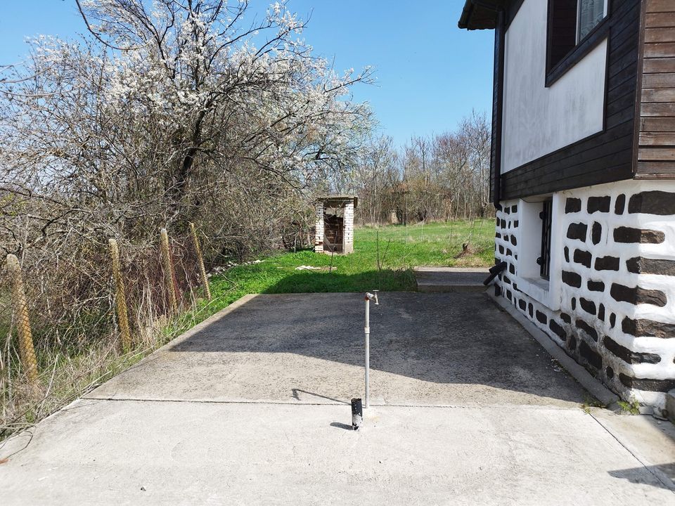 Zweistöckiges Haus in Bulgarien im Dorf Razdel in Lutherstadt Wittenberg