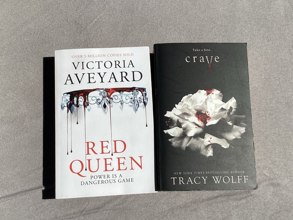 Buch „Red Queen“ von Victoria Aveyard (Englisch) in Neubrandenburg