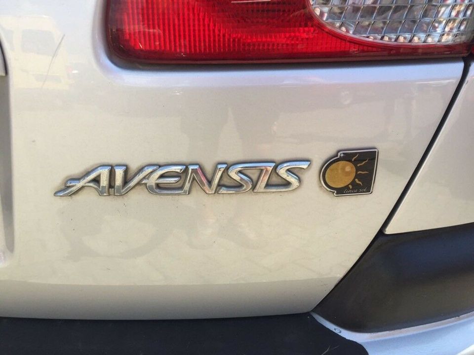 Toyota Avensis Gebrauchtteile Schlachtfest Ersatzteile Köln in Köln Vogelsang