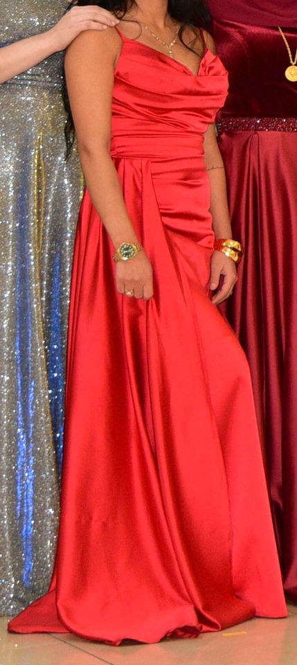 Abendkleid Satin rot mit Schlitz in Berlin