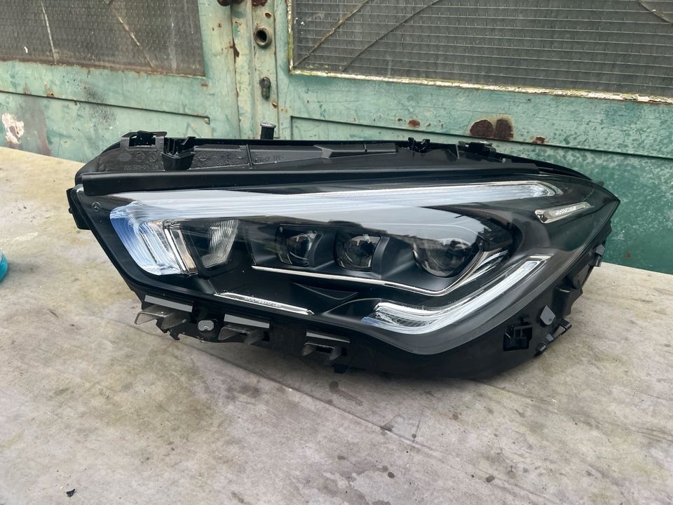 Mercedes Benz W118 CLA LED Scheinwerfer Links Gebraucht Original! in Berlin