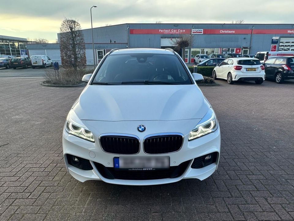 BMW M 220 X-Drive 7 Sitzer voll Ausstattung in Bad Bentheim