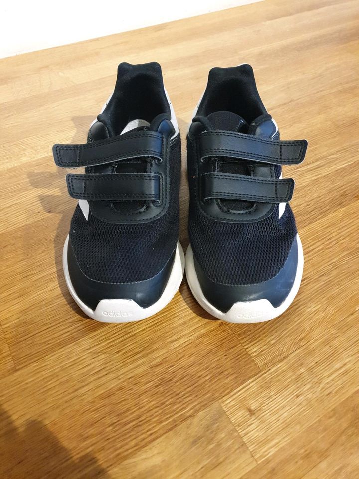 Adidas Schuhe Sneaker  gr 32 in Mönchengladbach
