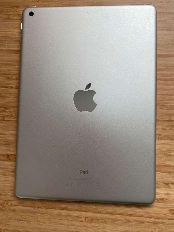 Apple iPad 5. Generation 32GB WiFi weiß/silber in Breitscheid Kr Neuwied